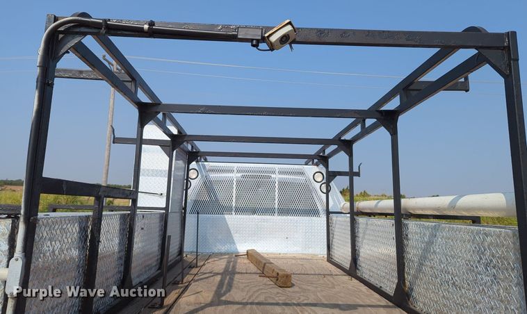 image for item MX9371 2007 Chevrolet Silverado 3500HD  Ext. Cab flatbed pickup truck