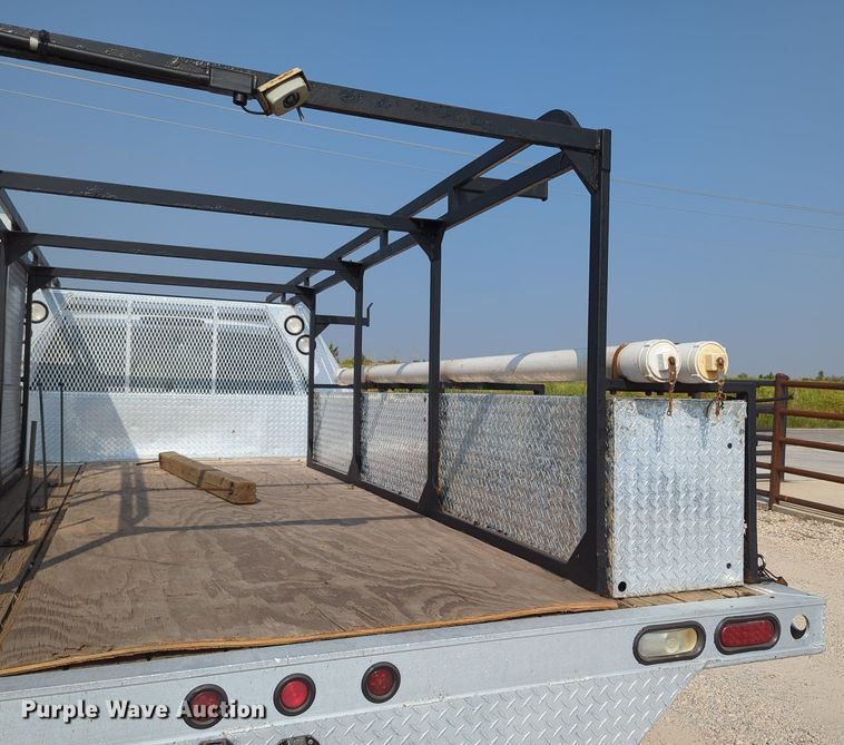 image for item MX9371 2007 Chevrolet Silverado 3500HD  Ext. Cab flatbed pickup truck