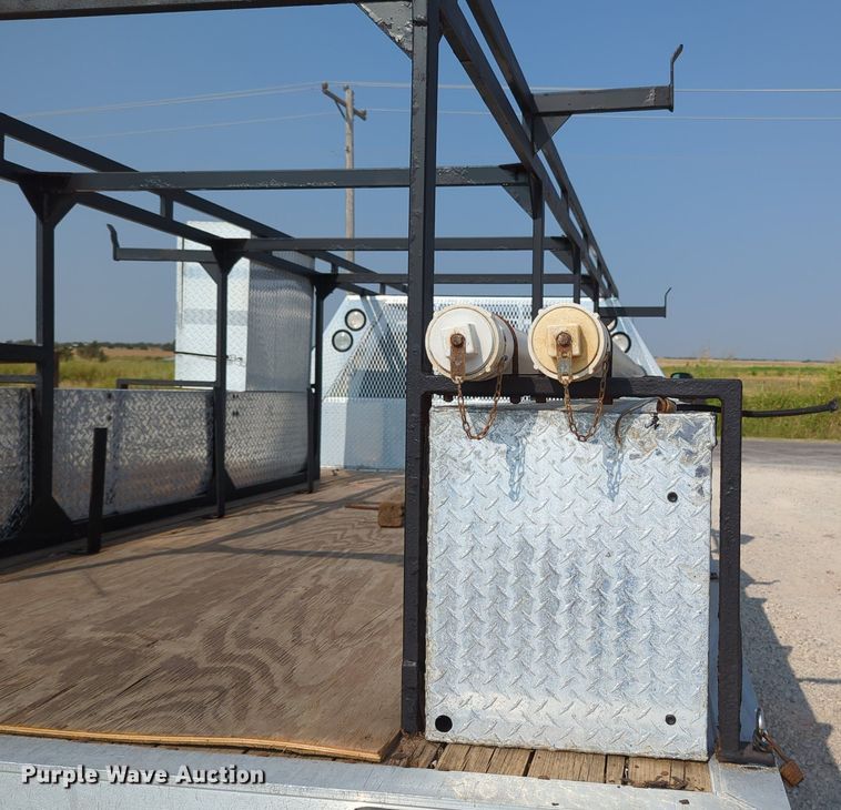 image for item MX9371 2007 Chevrolet Silverado 3500HD  Ext. Cab flatbed pickup truck