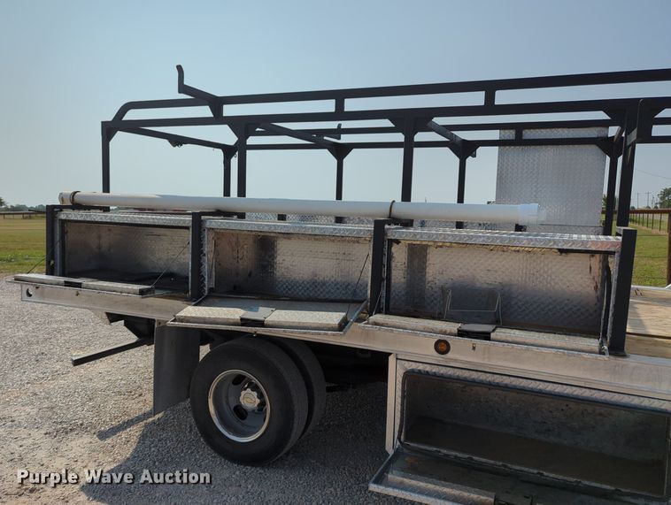 image for item MX9371 2007 Chevrolet Silverado 3500HD  Ext. Cab flatbed pickup truck