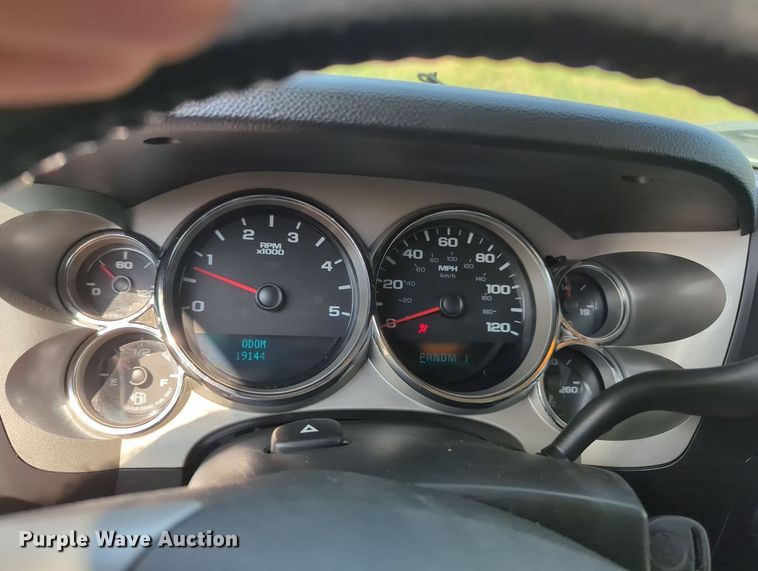 image for item MX9371 2007 Chevrolet Silverado 3500HD  Ext. Cab flatbed pickup truck