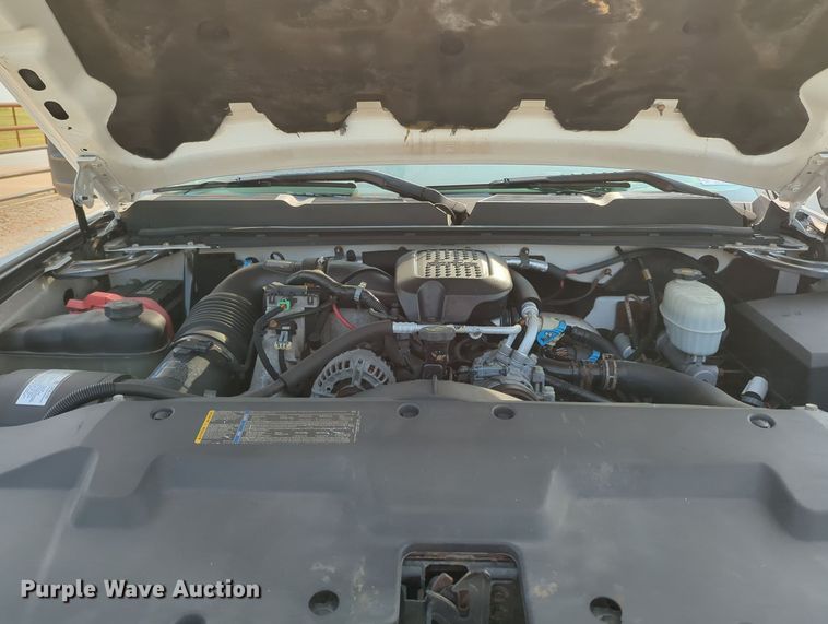 image for item MX9371 2007 Chevrolet Silverado 3500HD  Ext. Cab flatbed pickup truck