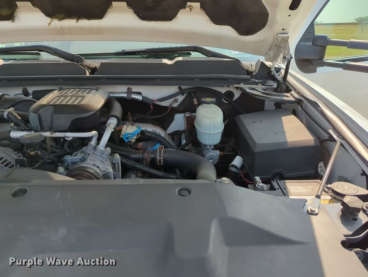 image for item MX9371 2007 Chevrolet Silverado 3500HD  Ext. Cab flatbed pickup truck