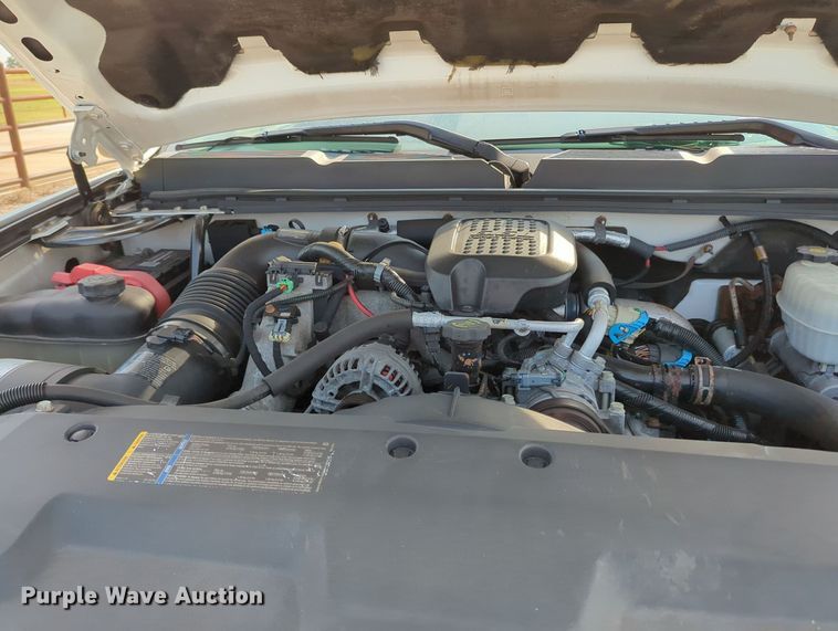 image for item MX9371 2007 Chevrolet Silverado 3500HD  Ext. Cab flatbed pickup truck