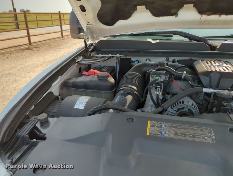 image for item MX9371 2007 Chevrolet Silverado 3500HD  Ext. Cab flatbed pickup truck