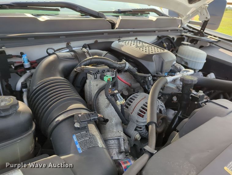 image for item MX9371 2007 Chevrolet Silverado 3500HD  Ext. Cab flatbed pickup truck