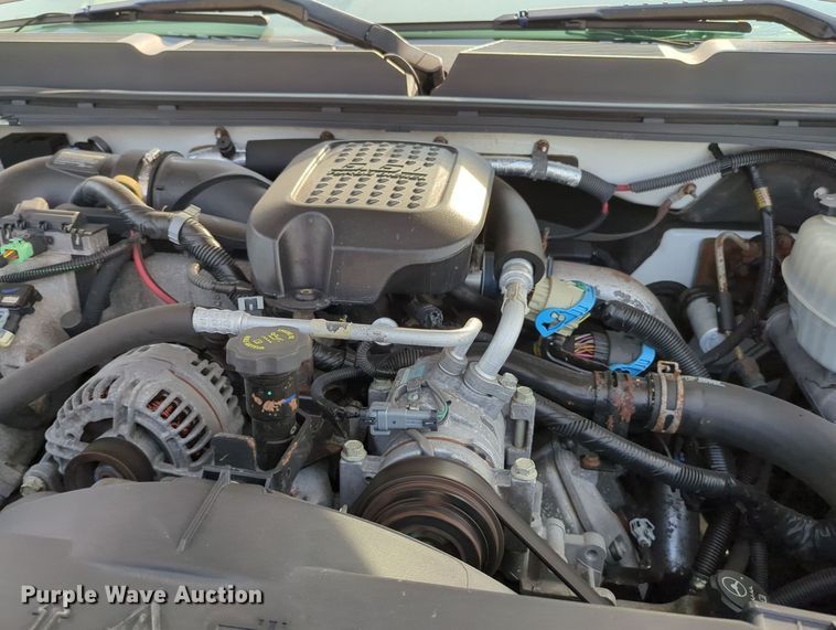 image for item MX9371 2007 Chevrolet Silverado 3500HD  Ext. Cab flatbed pickup truck