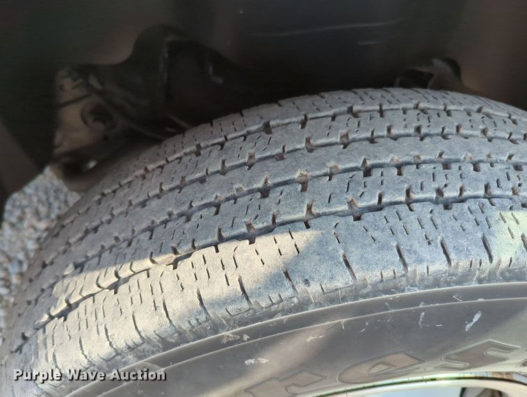 image for item MX9371 2007 Chevrolet Silverado 3500HD  Ext. Cab flatbed pickup truck