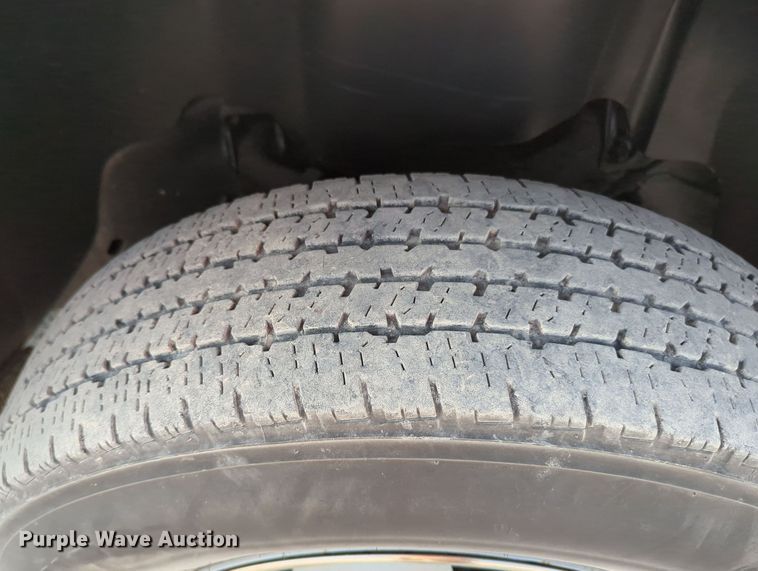 image for item MX9371 2007 Chevrolet Silverado 3500HD  Ext. Cab flatbed pickup truck