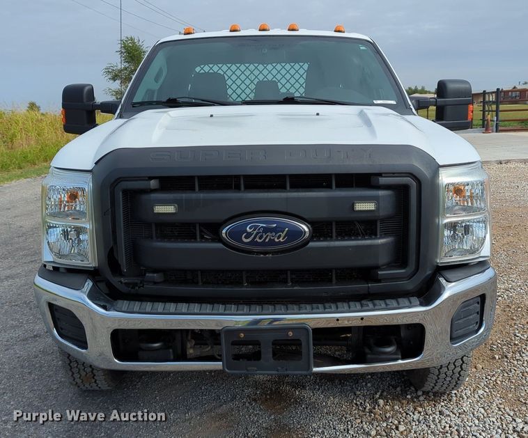 image for item MX9372 2016 Ford F350 Super Duty  Crew Cab flatbed pickup truck