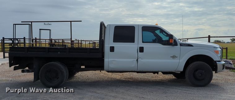 image for item MX9372 2016 Ford F350 Super Duty  Crew Cab flatbed pickup truck