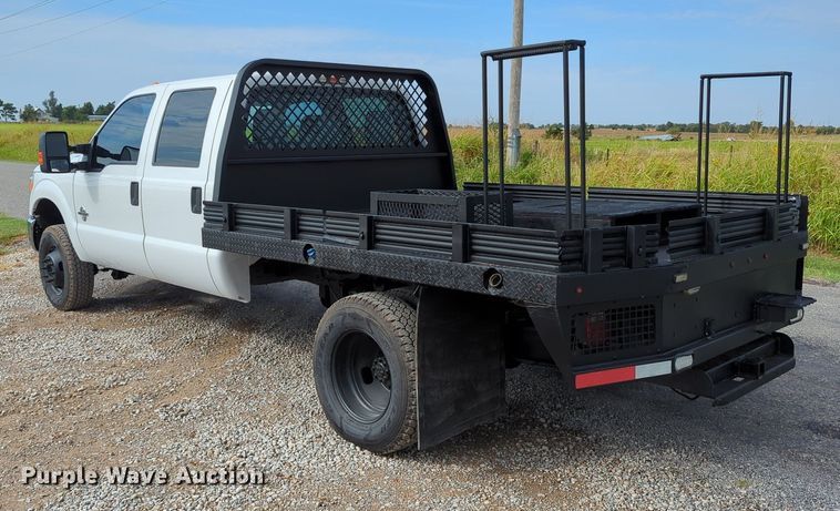 image for item MX9372 2016 Ford F350 Super Duty  Crew Cab flatbed pickup truck