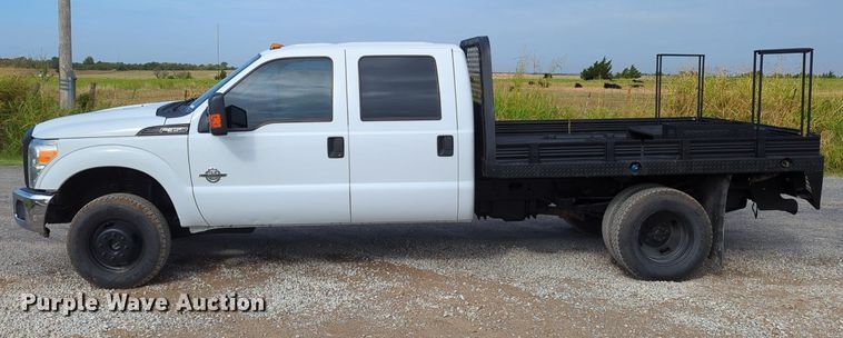image for item MX9372 2016 Ford F350 Super Duty  Crew Cab flatbed pickup truck