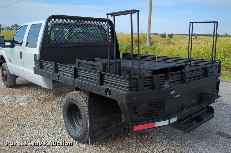 image for item MX9372 2016 Ford F350 Super Duty  Crew Cab flatbed pickup truck