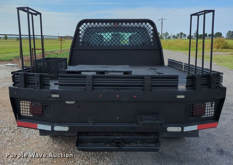 image for item MX9372 2016 Ford F350 Super Duty  Crew Cab flatbed pickup truck