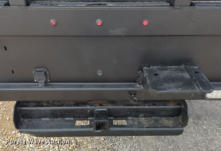 image for item MX9372 2016 Ford F350 Super Duty  Crew Cab flatbed pickup truck