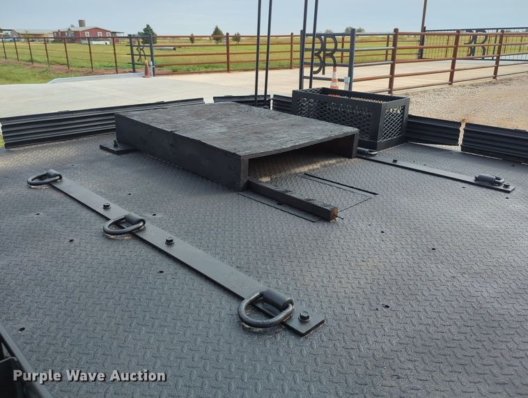 image for item MX9372 2016 Ford F350 Super Duty  Crew Cab flatbed pickup truck