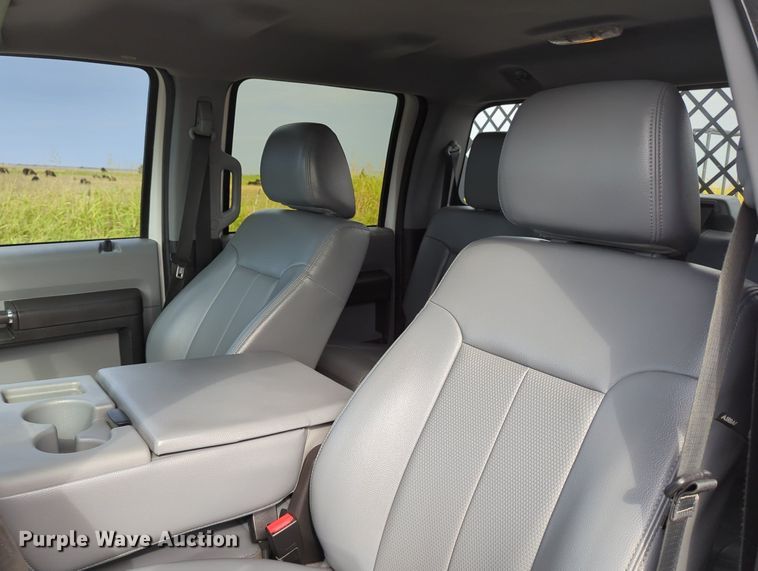 image for item MX9372 2016 Ford F350 Super Duty  Crew Cab flatbed pickup truck