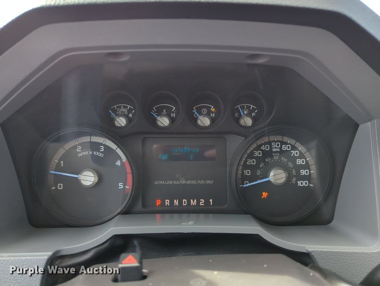 image for item MX9372 2016 Ford F350 Super Duty  Crew Cab flatbed pickup truck