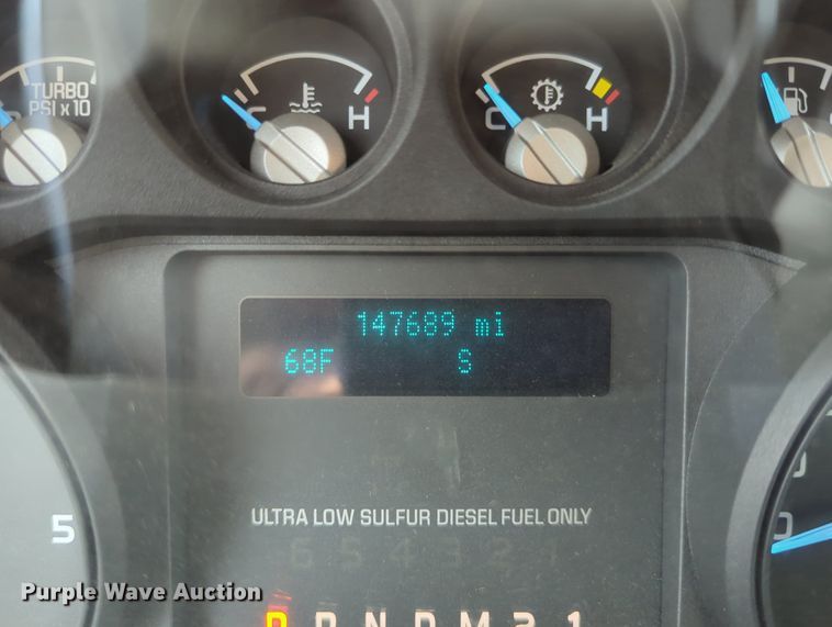 image for item MX9372 2016 Ford F350 Super Duty  Crew Cab flatbed pickup truck