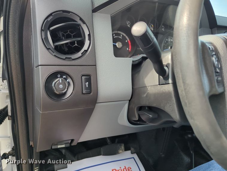 image for item MX9372 2016 Ford F350 Super Duty  Crew Cab flatbed pickup truck