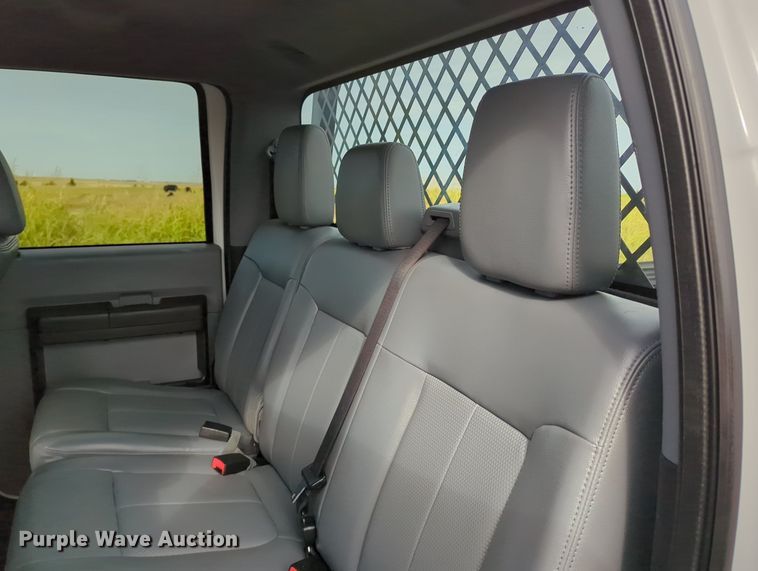 image for item MX9372 2016 Ford F350 Super Duty  Crew Cab flatbed pickup truck