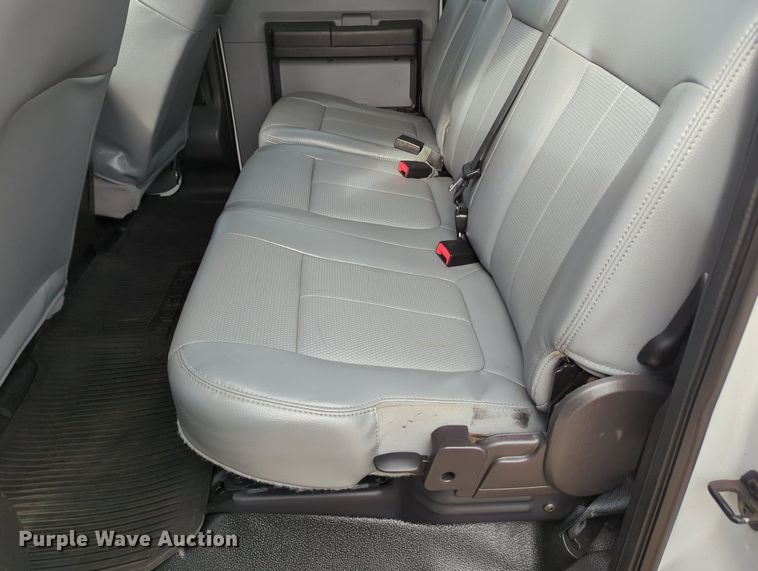 image for item MX9372 2016 Ford F350 Super Duty  Crew Cab flatbed pickup truck