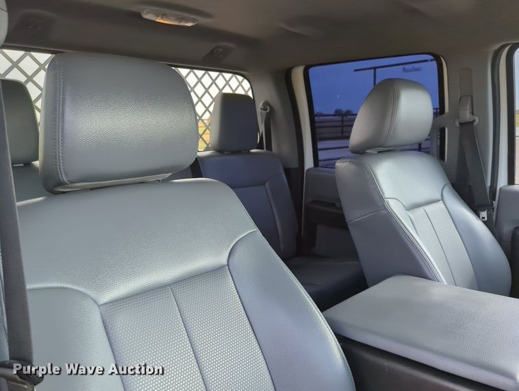 image for item MX9372 2016 Ford F350 Super Duty  Crew Cab flatbed pickup truck