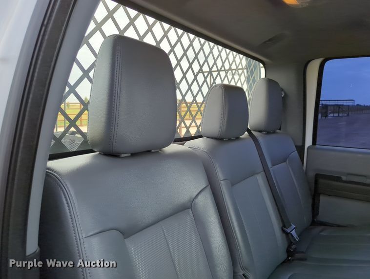 image for item MX9372 2016 Ford F350 Super Duty  Crew Cab flatbed pickup truck