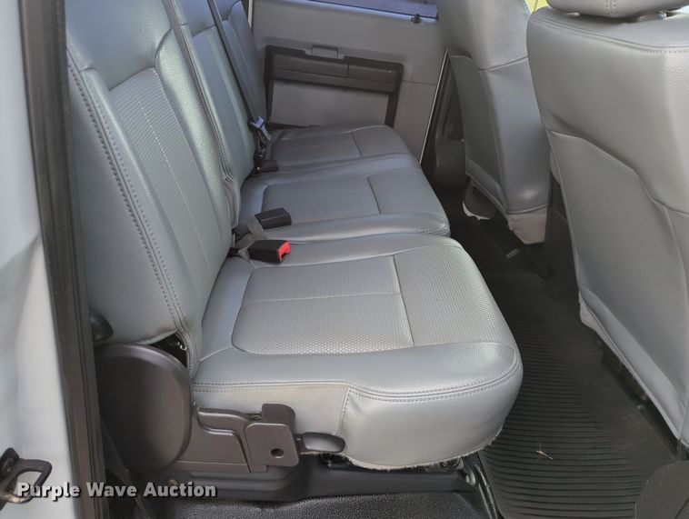 image for item MX9372 2016 Ford F350 Super Duty  Crew Cab flatbed pickup truck