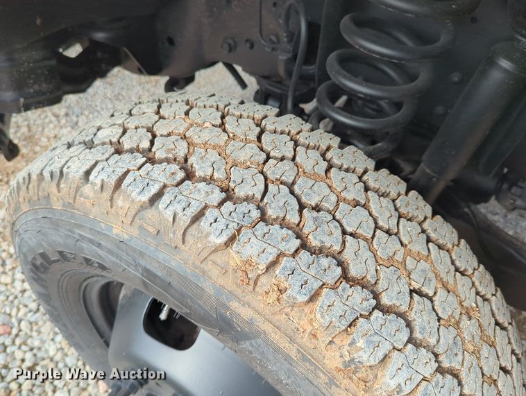 image for item MX9372 2016 Ford F350 Super Duty  Crew Cab flatbed pickup truck