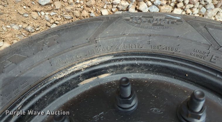 image for item MX9372 2016 Ford F350 Super Duty  Crew Cab flatbed pickup truck