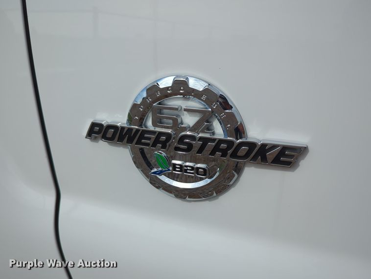 image for item MX9372 2016 Ford F350 Super Duty  Crew Cab flatbed pickup truck