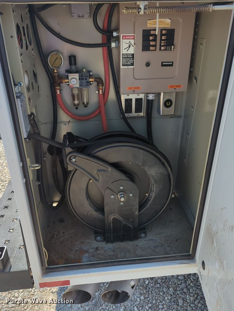 image for item MX9376 2011 Ford F550 Super Duty  SuperCab utility / service truck