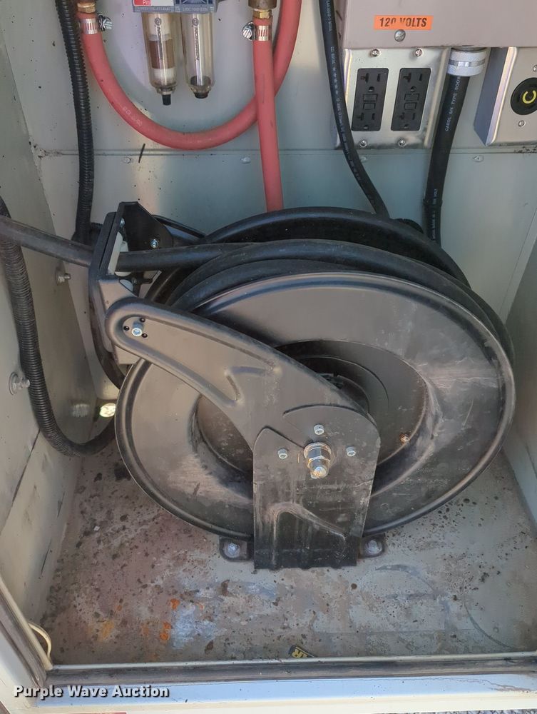 image for item MX9376 2011 Ford F550 Super Duty  SuperCab utility / service truck