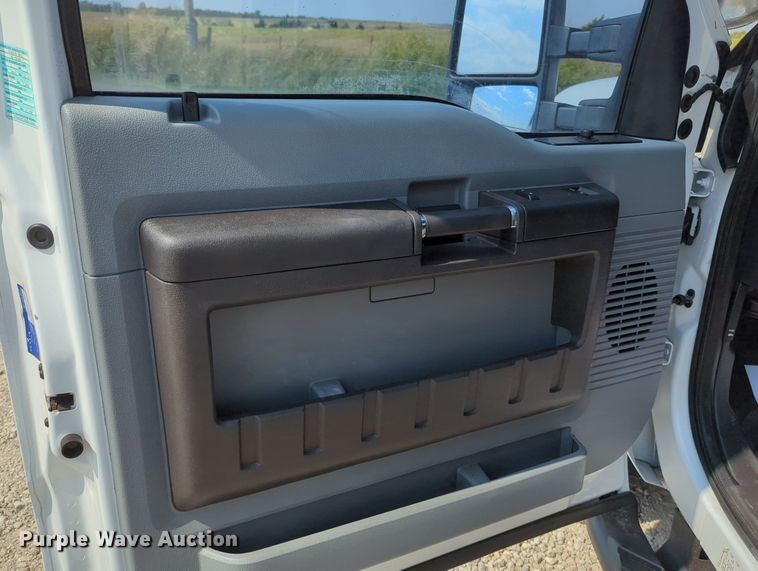 image for item MX9376 2011 Ford F550 Super Duty  SuperCab utility / service truck