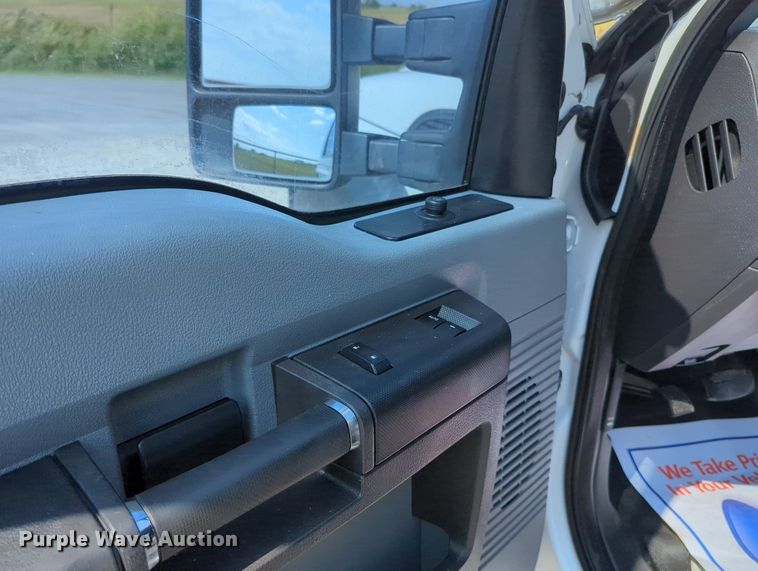 image for item MX9376 2011 Ford F550 Super Duty  SuperCab utility / service truck