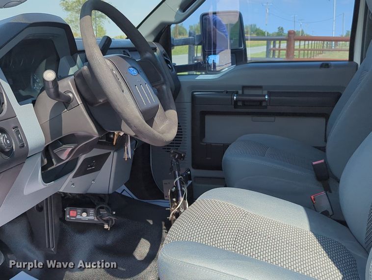 image for item MX9376 2011 Ford F550 Super Duty  SuperCab utility / service truck