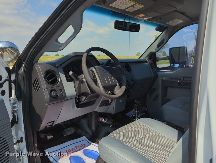 image for item MX9376 2011 Ford F550 Super Duty  SuperCab utility / service truck