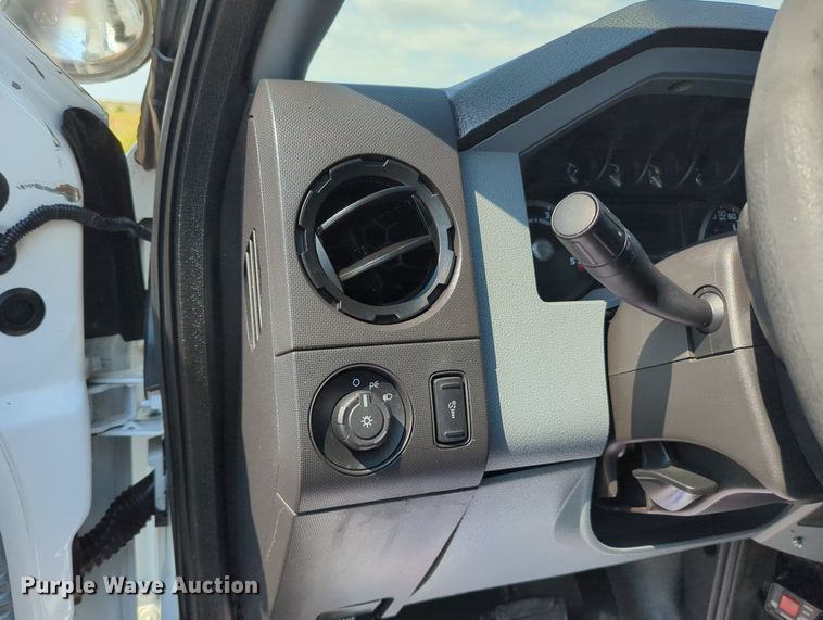 image for item MX9376 2011 Ford F550 Super Duty  SuperCab utility / service truck