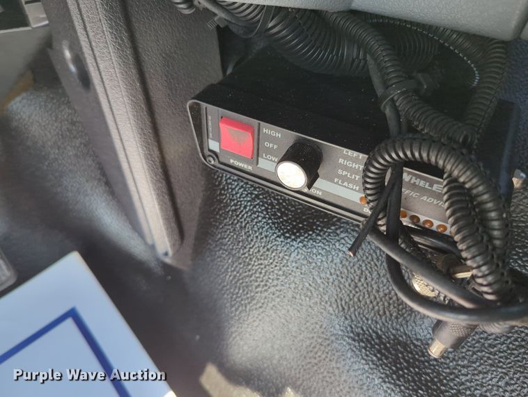 image for item MX9376 2011 Ford F550 Super Duty  SuperCab utility / service truck