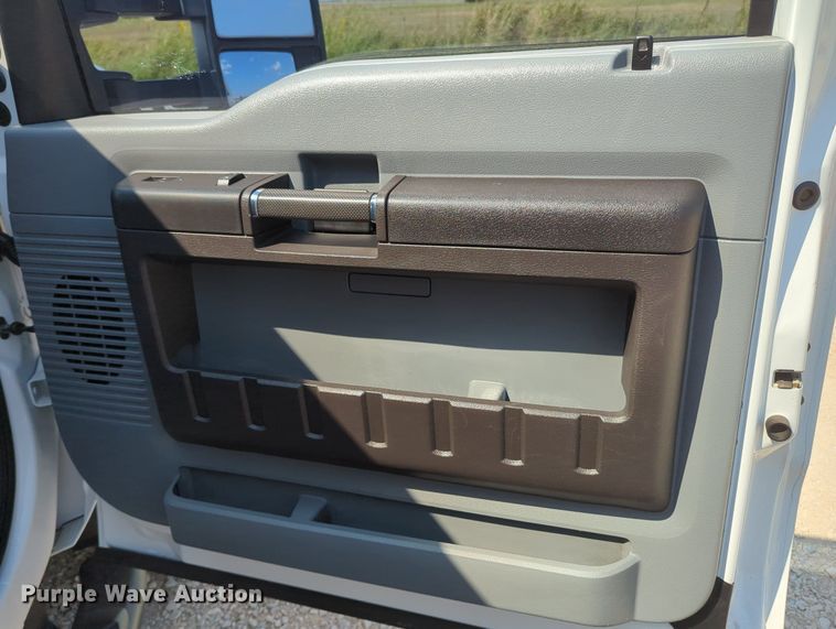 image for item MX9376 2011 Ford F550 Super Duty  SuperCab utility / service truck