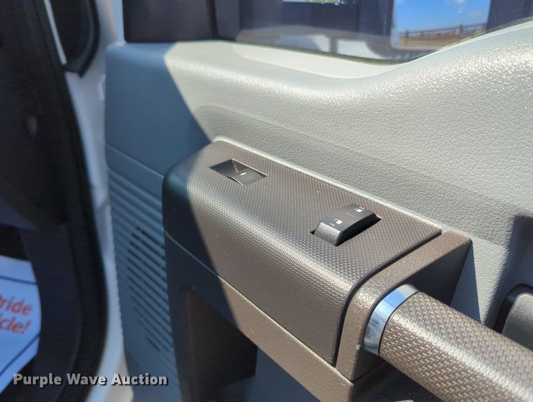 image for item MX9376 2011 Ford F550 Super Duty  SuperCab utility / service truck