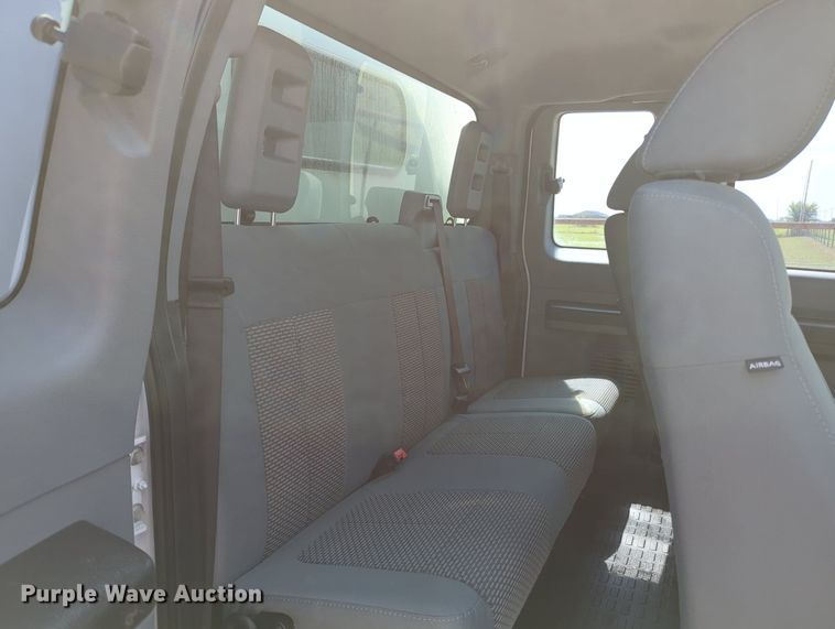 image for item MX9376 2011 Ford F550 Super Duty  SuperCab utility / service truck