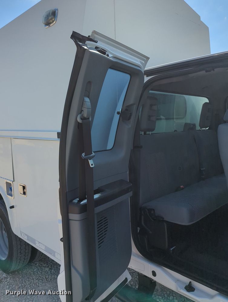 image for item MX9376 2011 Ford F550 Super Duty  SuperCab utility / service truck