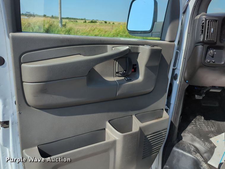 image for item MX9377 2007 GMC Savana G2500  van