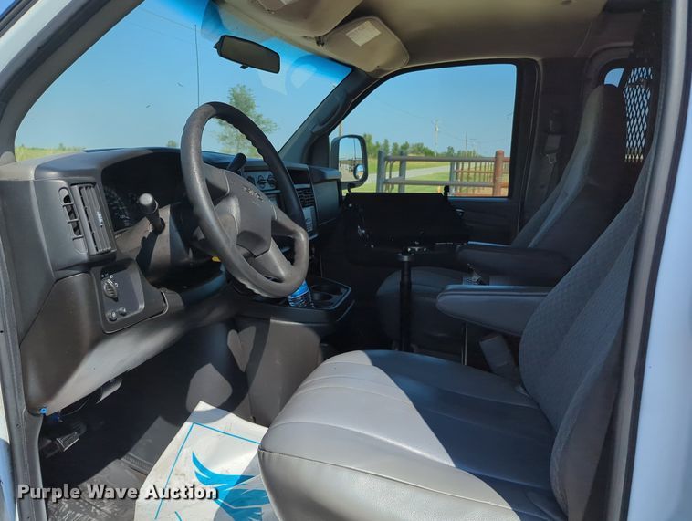 image for item MX9377 2007 GMC Savana G2500  van