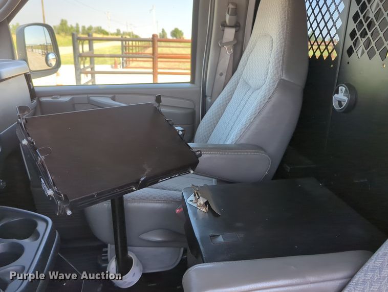 image for item MX9377 2007 GMC Savana G2500  van