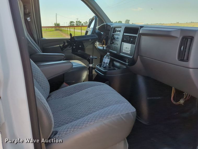 image for item MX9377 2007 GMC Savana G2500  van