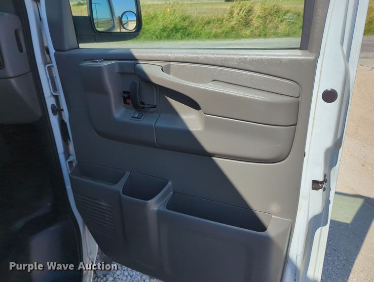 image for item MX9377 2007 GMC Savana G2500  van